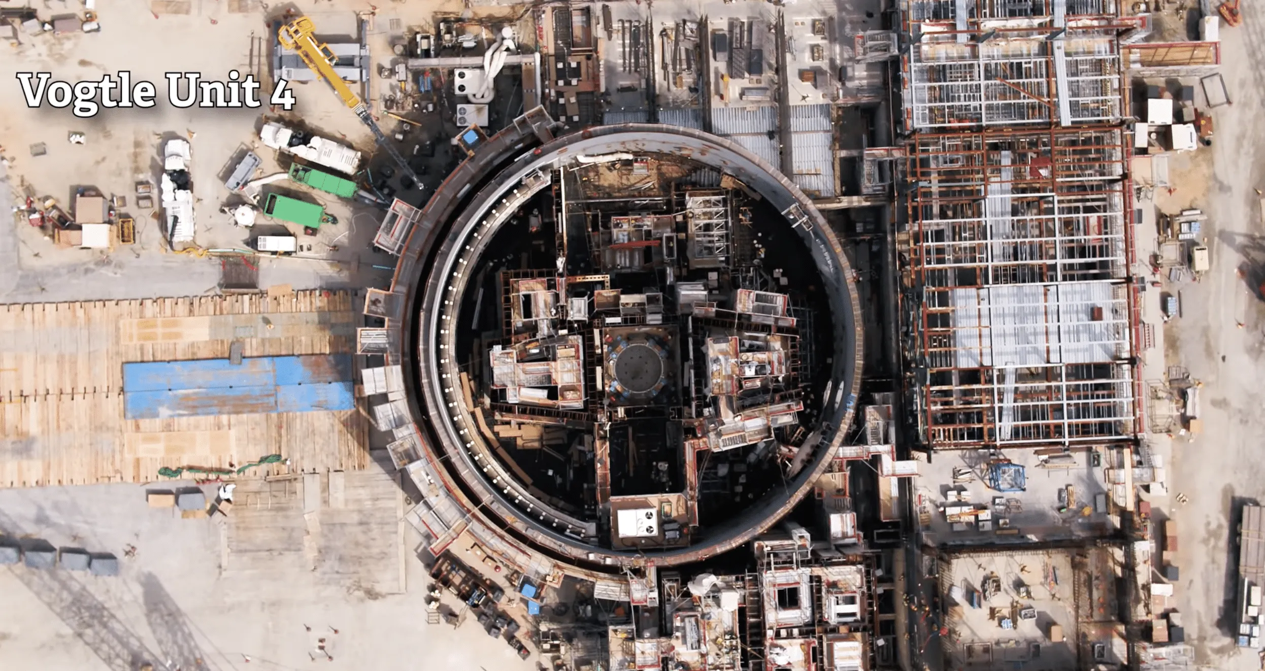 Aerial view of the Vogtle Unit 4 containment vessel under construction